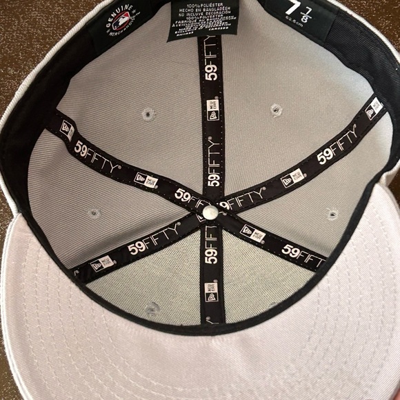 LADodgers fitted hat, 7-7/8” like new, sweet hat - Picture 2 of 2